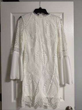 Women's White Lace Long-Sleeve Bell Cuff Dress